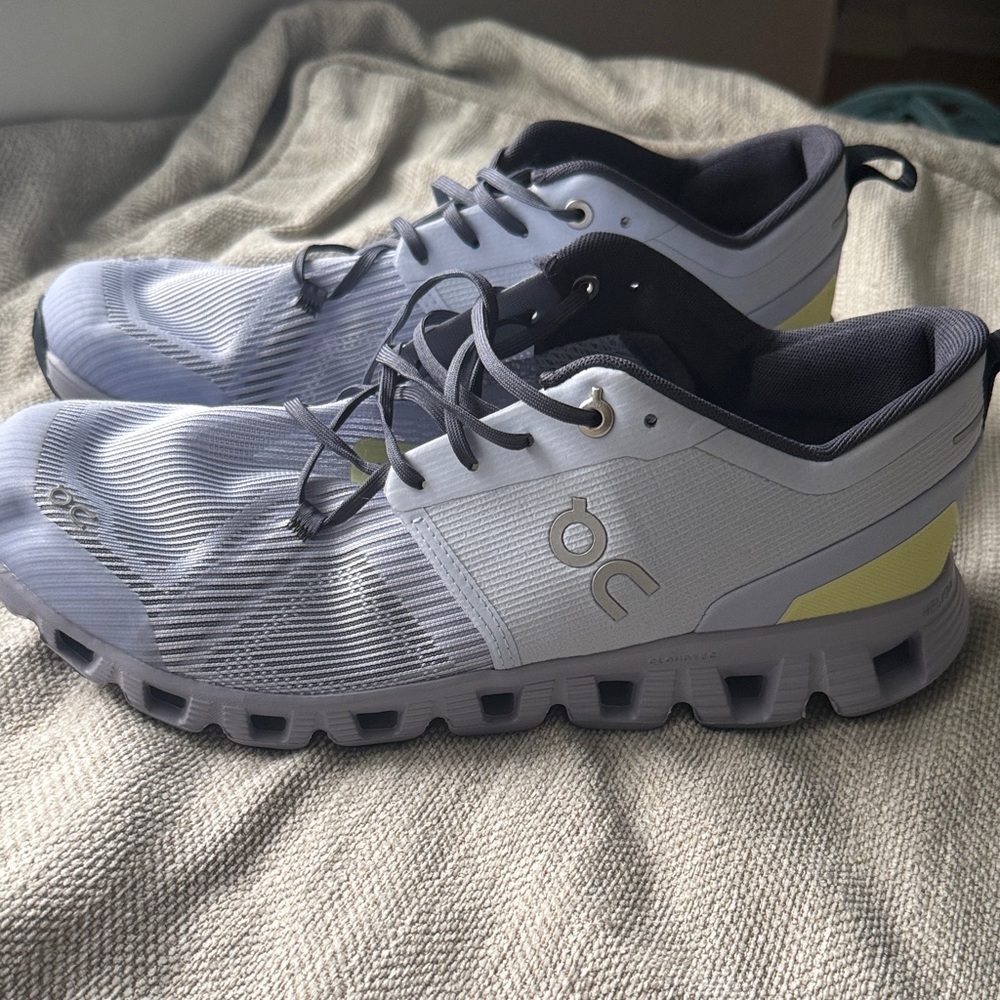 On Cloud Women’s Sneakers in Light Gray with Yellow Accent
